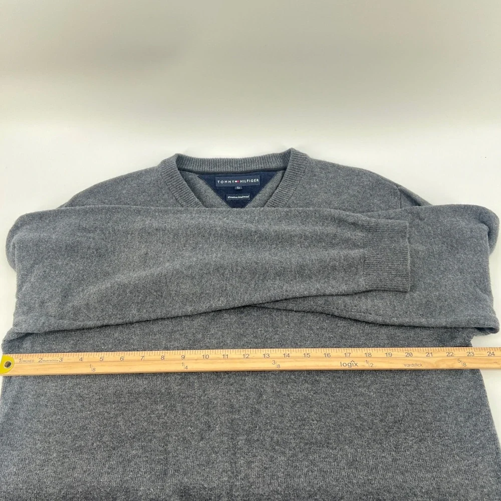 Tommy Hilfiger Mens XL Gray 100% Premium Lambswool V-Neck Sweater Charcoal‎ Knit